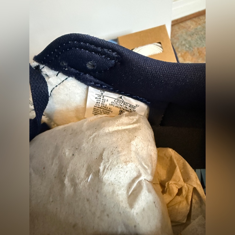 Jordan 1 Low OG- Obsidian UNC - Picture 12 of 12